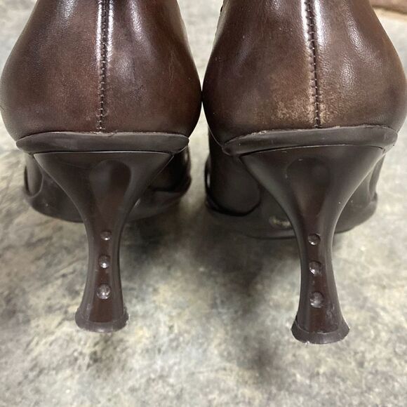 BCBGirls Brown Songa Career Kitten Heel Size 8 - Picture 7 of 10